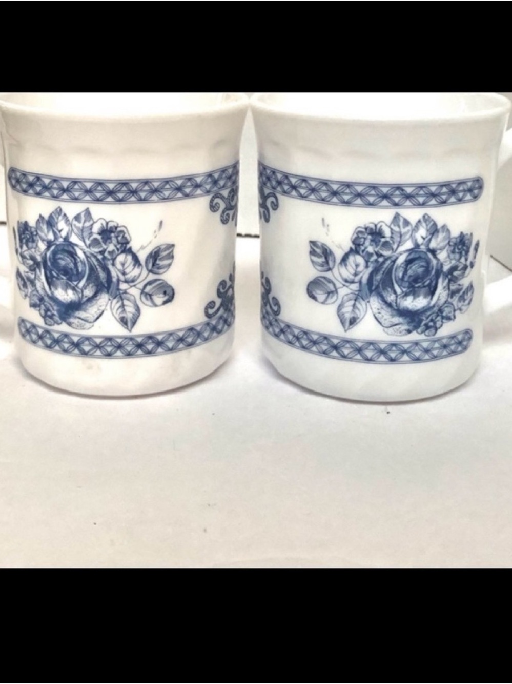 Honorine Arcopal Made in France set of 4 mugs